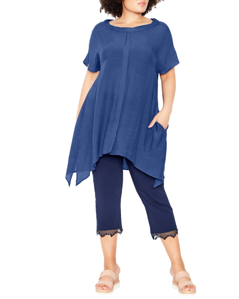 Plus size model wearing  by avenue | Dia&Co | dia_product_style_image_id:202761